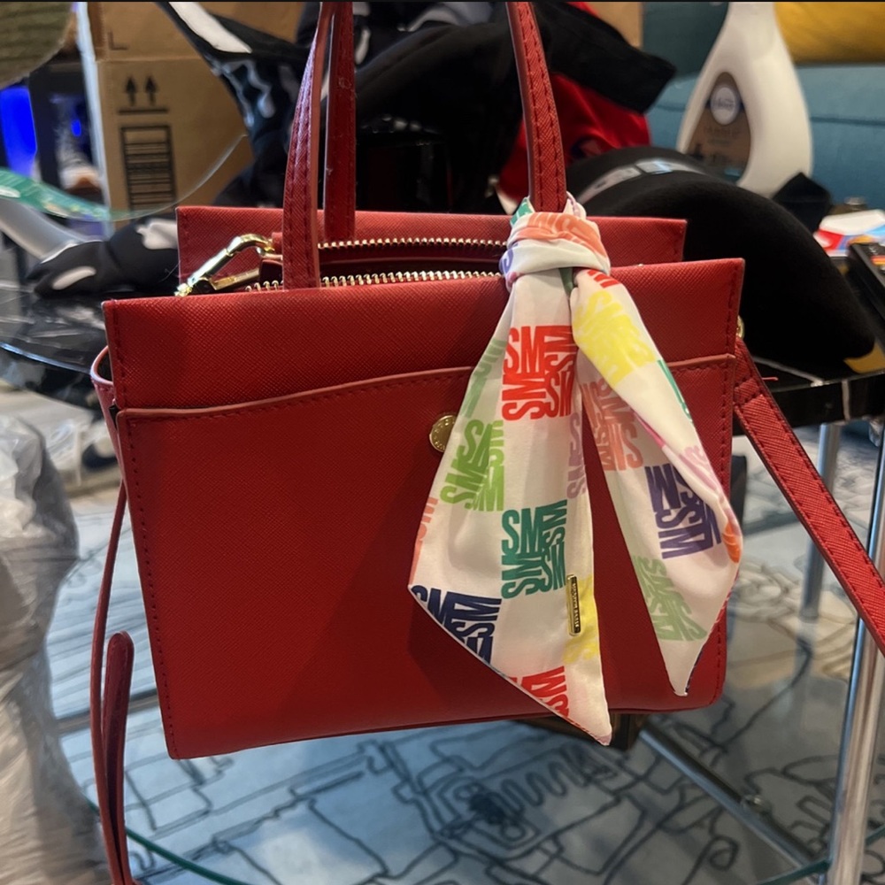 Super cute red hand bag by Steve Madden never used